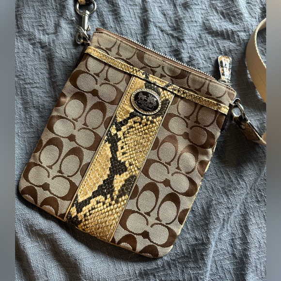 Coach crossbody - Picture 1 of 2